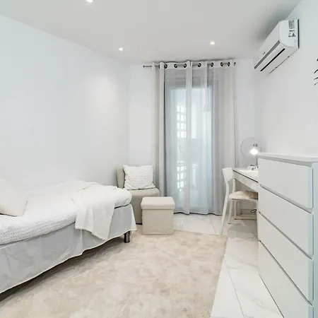 Apartment Modern 3 Bedroom In With A Heated Pool Close To Puerto Banus