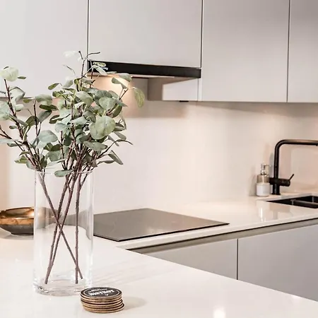 Modern 3 Bedroom In With A Heated Pool Close To Puerto Banus *