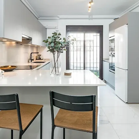 Apartment Modern 3 Bedroom In With A Heated Pool Close To Puerto Banus