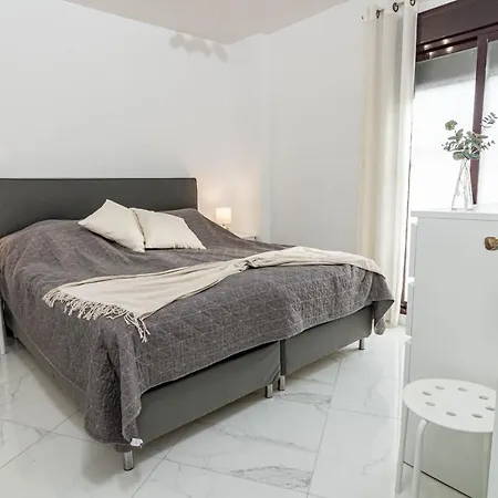 Apartment Modern 3 Bedroom In With A Heated Pool Close To Puerto Banus *