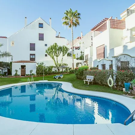 Modern 3 Bedroom In With A Heated Pool Close To Puerto Banus