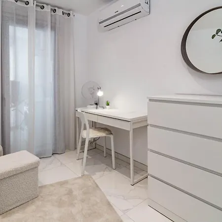 Modern 3 Bedroom In With A Heated Pool Close To Puerto Banus