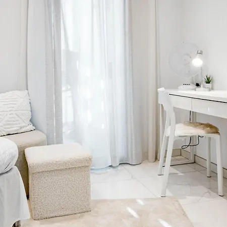 Modern 3 Bedroom In With A Heated Pool Close To Puerto Banus Marbella