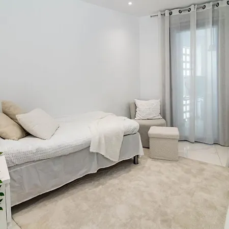 Apartment Modern 3 Bedroom In With A Heated Pool Close To Puerto Banus Marbella