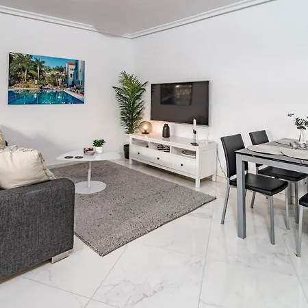 Modern 3 Bedroom In With A Heated Pool Close To Puerto Banus