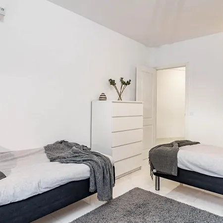 Apartment Modern 3 Bedroom In With A Heated Pool Close To Puerto Banus