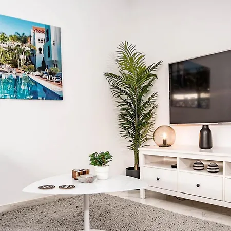 Apartment Modern 3 Bedroom In With A Heated Pool Close To Puerto Banus